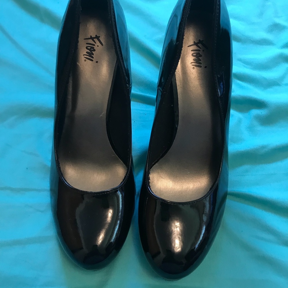 Fioni Pumps